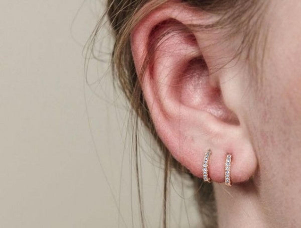 huggie hoop earrings,diamond huggies,14k solid gold huggie earrings,diamond hoops,cartilage hoop,cartilage earrings•helix hoop•tiny hoops