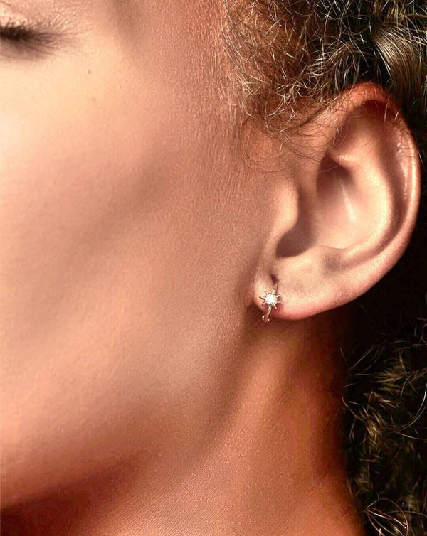 14k solid gold star hoop earrings,starburst earrings,gold huggie earrings,huggie hoop earrings,small mini hoop earrings,tiny gold hoops