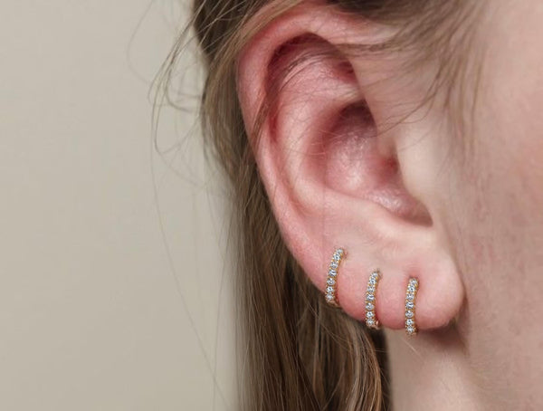 huggie hoop earrings,diamond huggies,14k solid gold huggie earrings,diamond hoops,cartilage hoop,cartilage earrings•helix hoop•tiny hoops