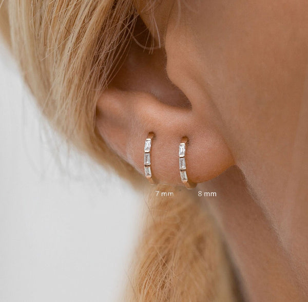 Huggie hoop earrings,baguette diamond huggie earrings,14k solid gold hoop earrings,tiny hoop earrings,mini hoop earrings,huggie earrings