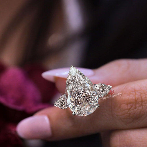 9 CT Large pear Shaped engagement ring Three stone Pear moissanite ring unique celebrity style teardrop ring,pear cut Luxury wedding ring