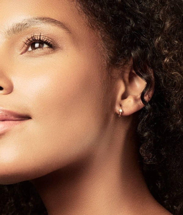 14k solid gold star hoop earrings,starburst earrings,gold huggie earrings,huggie hoop earrings,small mini hoop earrings,tiny gold hoops