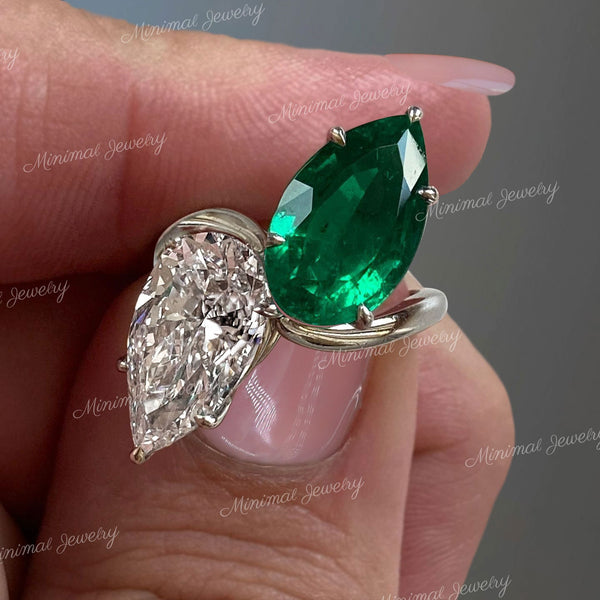 9TCW Toi et moi ring,pear shaped engagement ring,two stone pear moissanite&lab Emerald ring,unique double stone celebrity style wedding ring