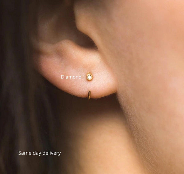 Ear hugger earrings,half open huggie hoop earrings,tiny huggie earrings,sleeper earrings,gift for her,solid gold huggie earrings•ear hugger