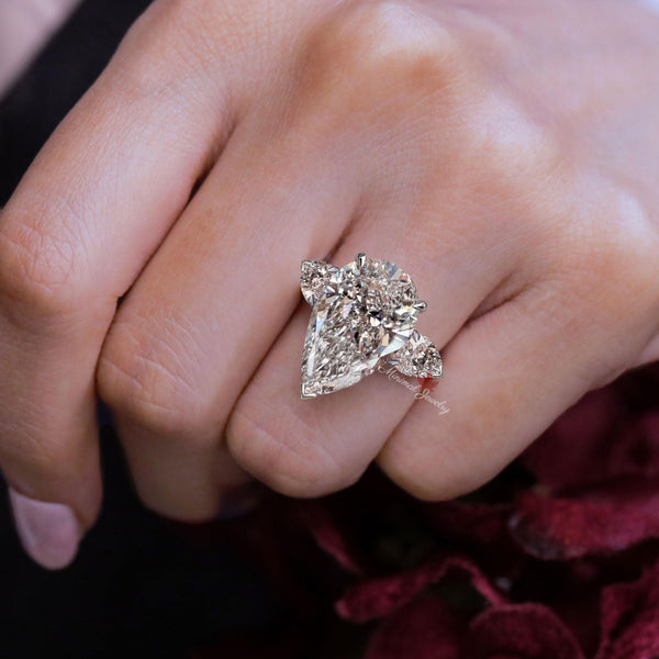 9 CT Large pear Shaped engagement ring Three stone Pear moissanite ring unique celebrity style teardrop ring,pear cut Luxury wedding ring